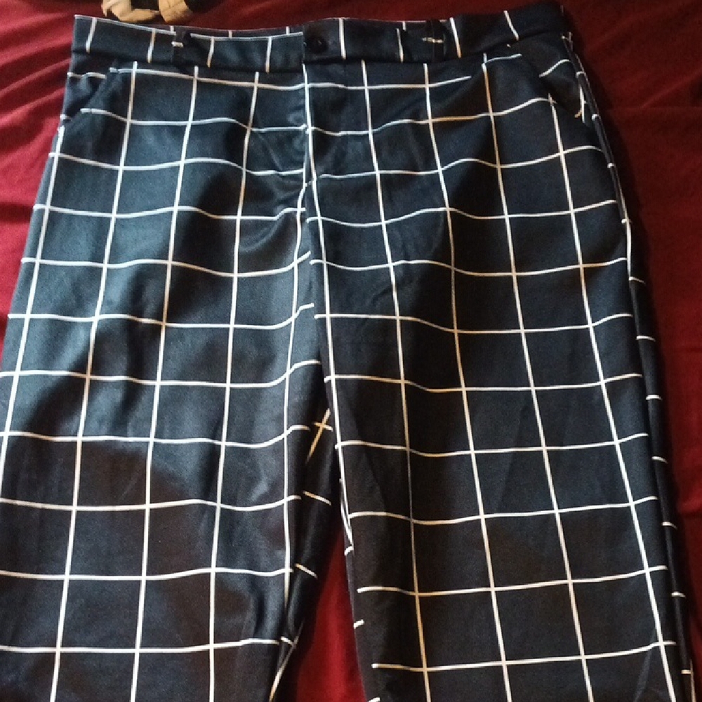 Men's Black Grid Pattern Chinos